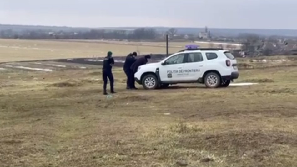 VIDEO // Tânăr din Ucraina, prins după ce a traversat ilegal frontiera de stat