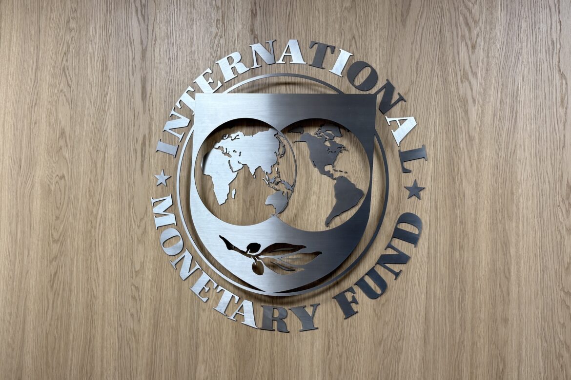 FMI: Economia R. Moldova își revine, însă riscurile rămân ridicate