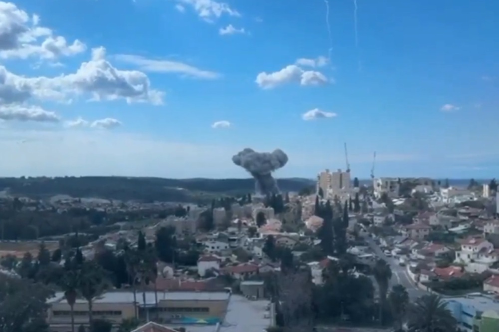 VIDEO // Momentul în care o rachetă balistică iraniană lovește un oraș de lângă Ierusalim. Opt persoane au fost ucise
