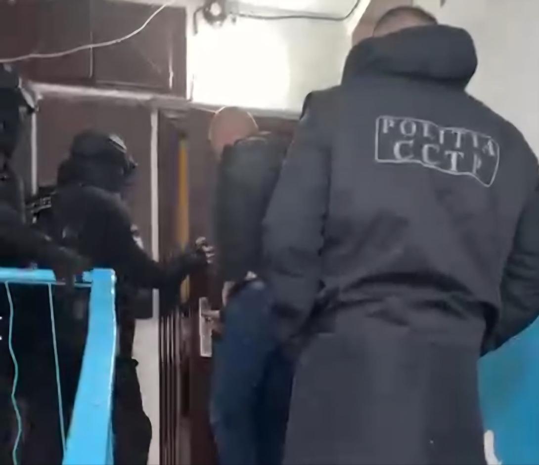 VIDEO // Rețea criminală specializată în prostituție, destructurată de oamenii legii. Printre victime sunt și minore