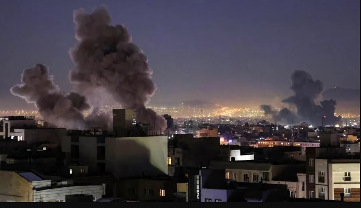 VIDEO // Clădirea de lângă Teheran, în care se adunau înalții clerici pentru alegerea noului lider suprem al Iranului, distrusă într-un bombardament