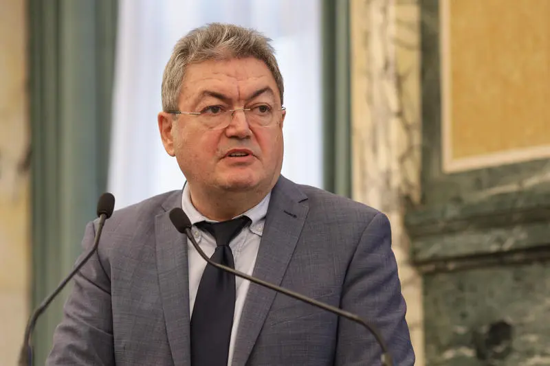 Rectorul Universității din București a felicitat-o pe Otilia Dandara după ce a fost aleasă în fruntea USM