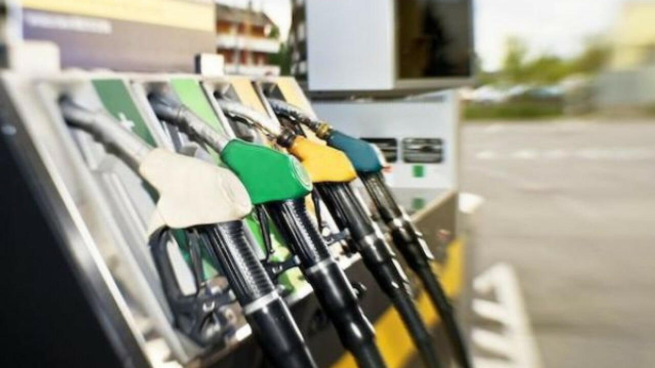 Prețurile la carburanți au explodat în urma conflictului din Orientul Mijlociu. Cât vom plăti mâine pentru benzină și motorină