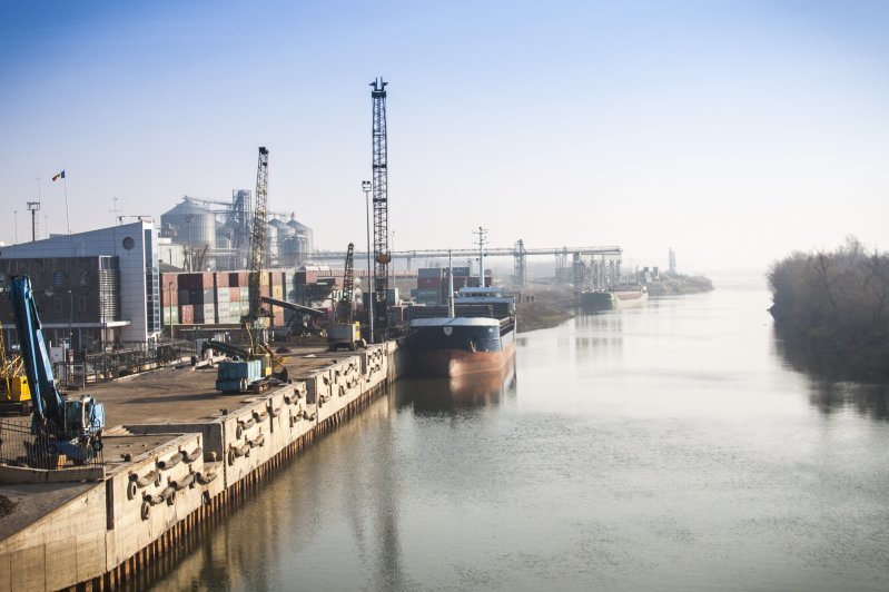 Limite la exportul și reexportul produselor petroliere din Portul Giurgiulești