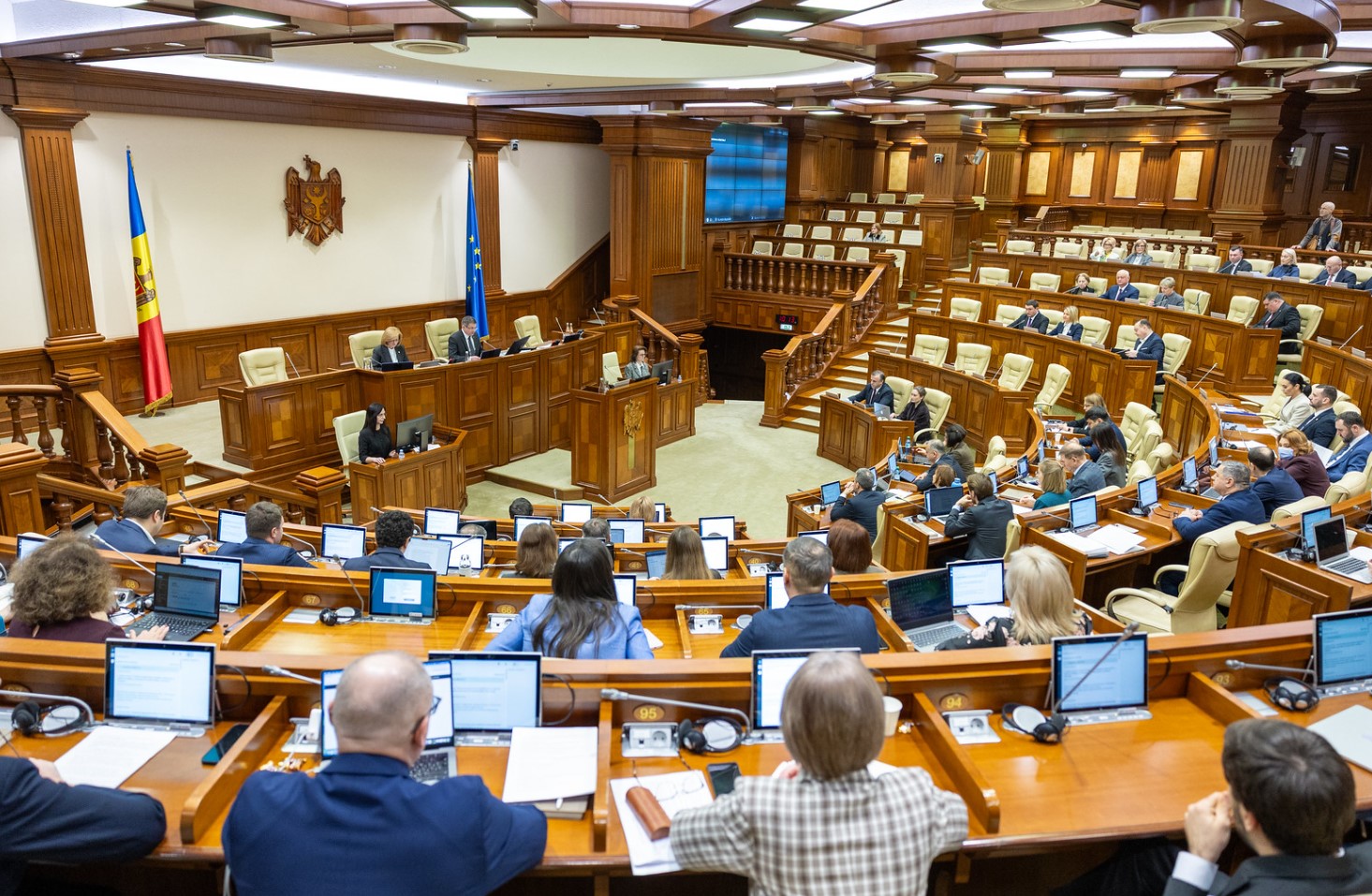 Deputații se întrunesc joi în ședință plenară. Lista proiectelor propuse spre examinare