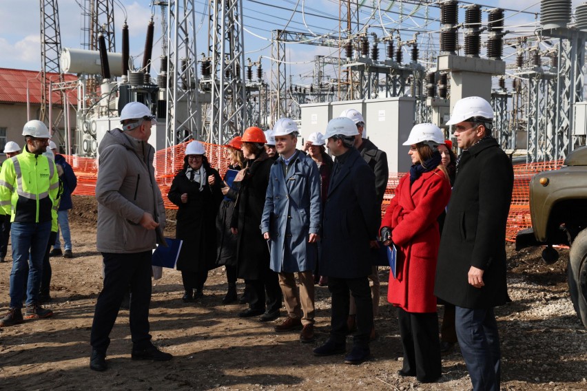 Progresul lucrărilor la linia electrică Vulcănești–Chișinău, evaluat de o delegație a Comisiei Europene
