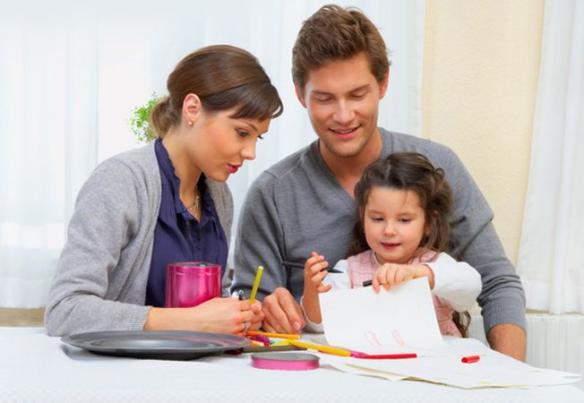 CNAS a finanțat indemnizațiile pentru familiile cu copii