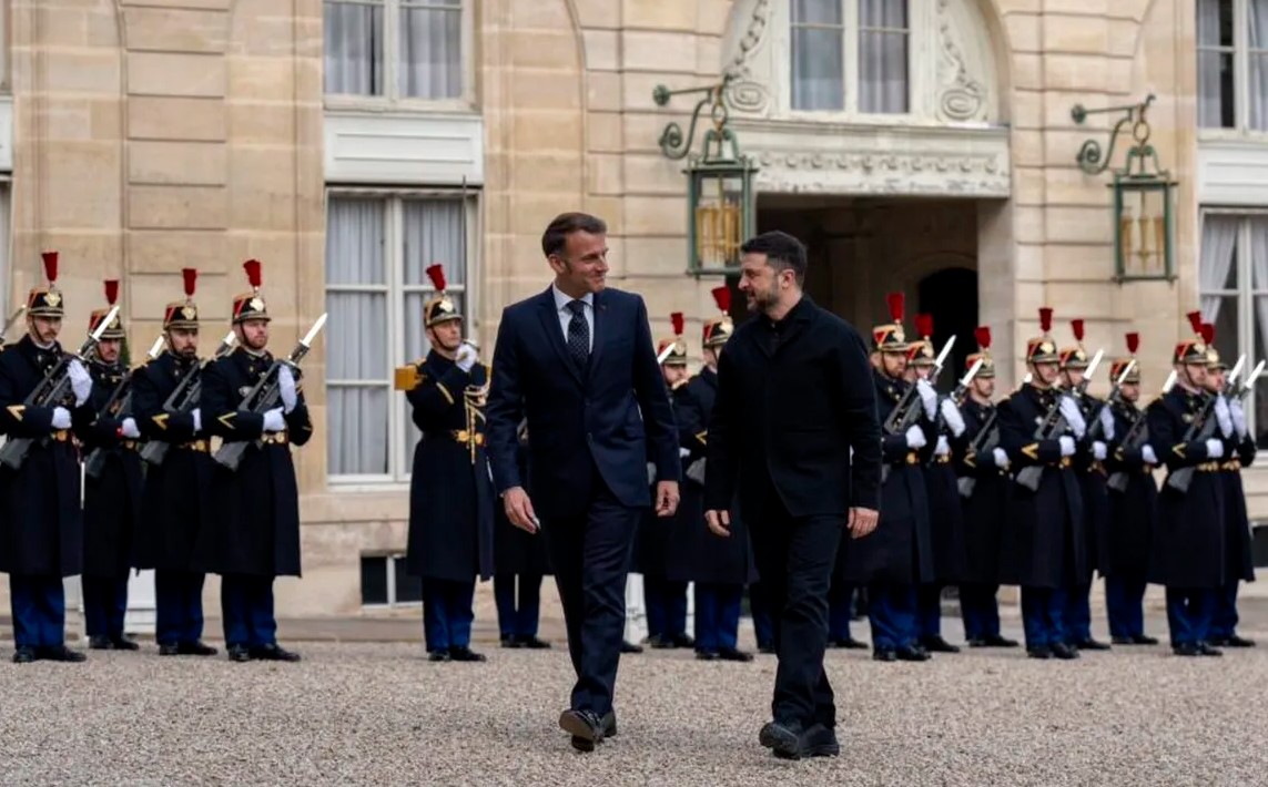 Zelenski și Macron au discutat despre apărarea Ucrainei și tensiunile din Orientul Mijlociu