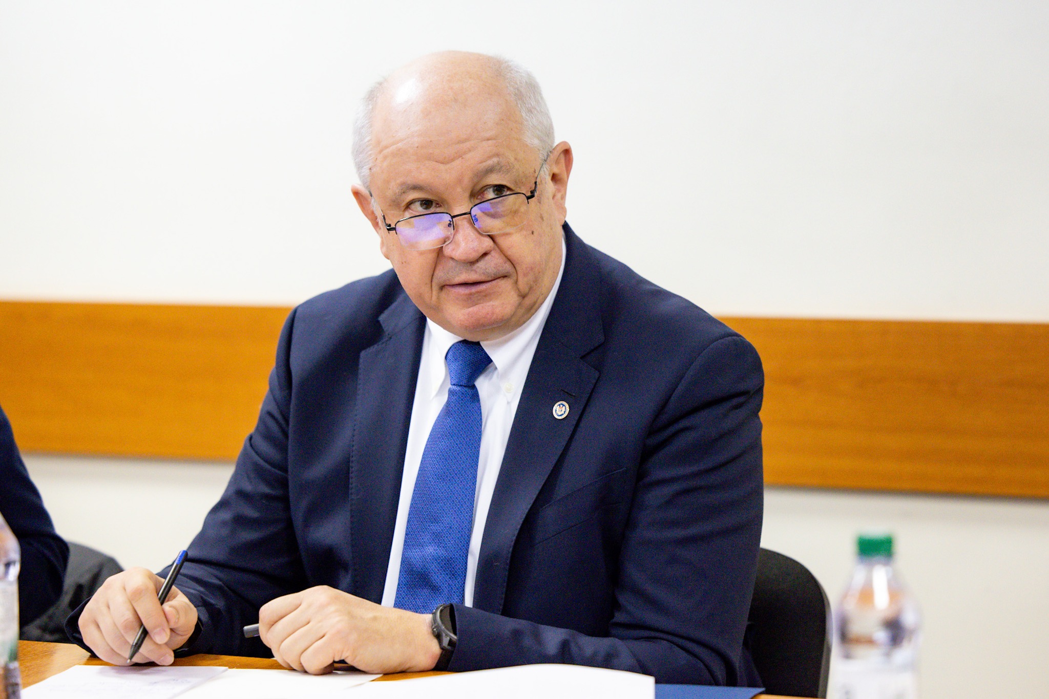 Premierul Alexandru Munteanu, de 8 martie: Fiecare femeie merită să fie apreciată pentru ceea ce construiește prin propriul talent, muncă și ambiție