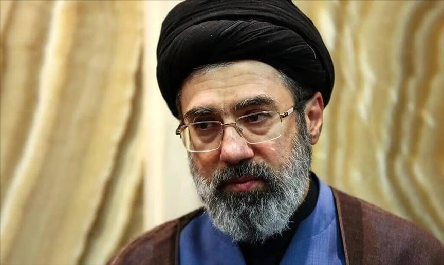 Iran // Noul lider suprem, Mojtaba Khamenei, influent succesor al tatălui său