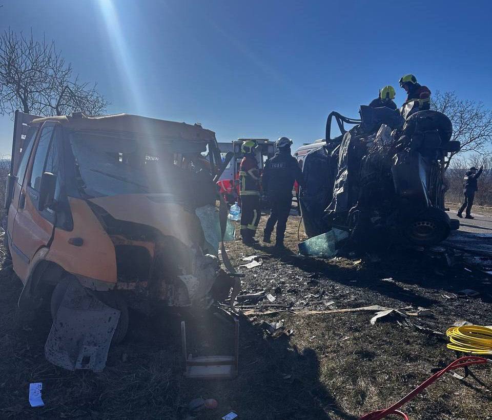 FOTO // Grav accident în Strășeni. Două persoane și-au pierdut viața
