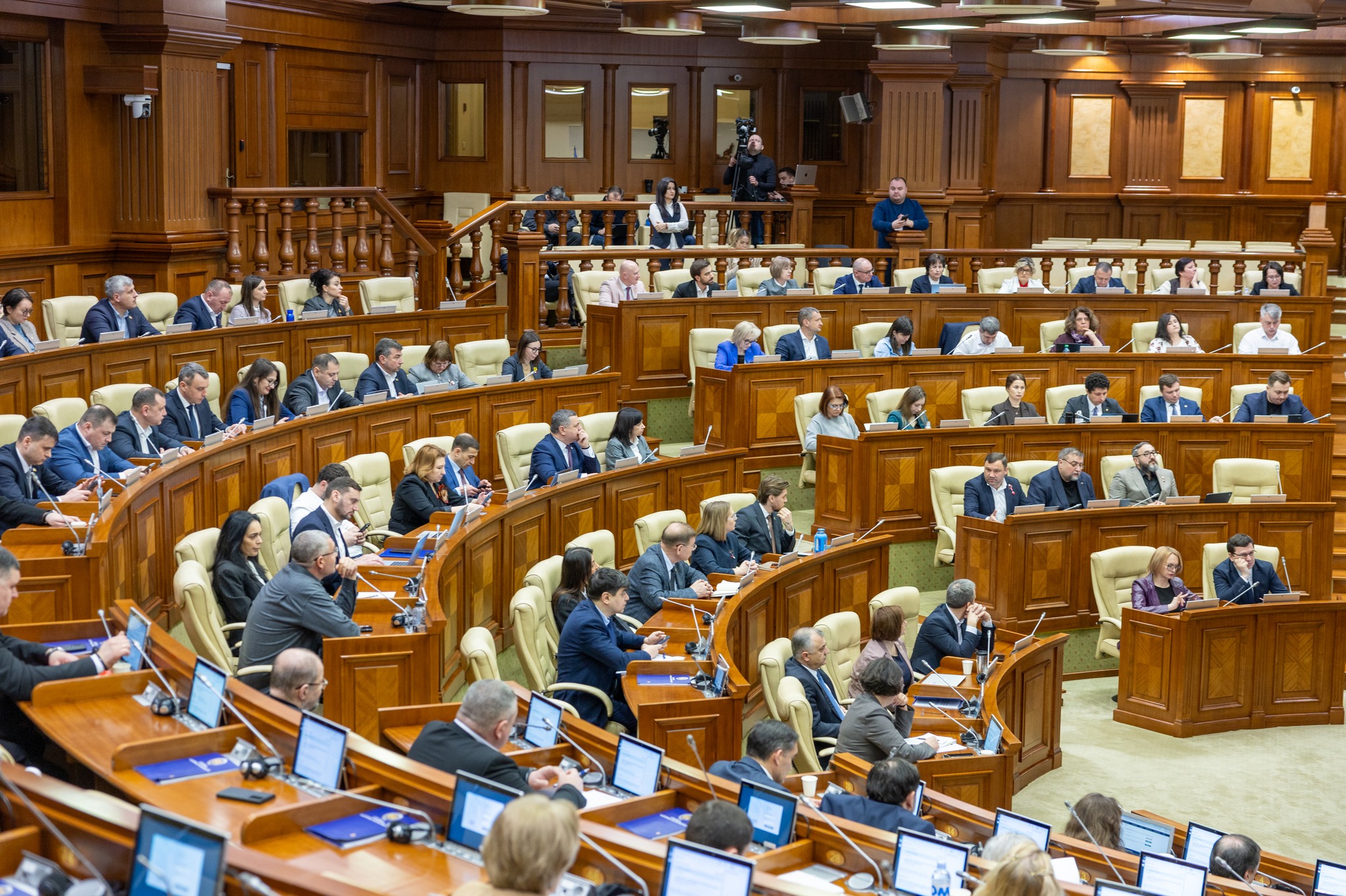 Parlamentul a solicitat opinia Comisiei de la Veneția privind reducerea pragului de vot pentru candidații la comisiile de vetting