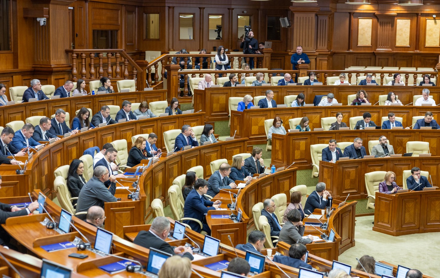 LIVE // Ședința Parlamentului din 12 martie. Ministrul Apărării, Anatolie Nosatîi, așteptat în plen