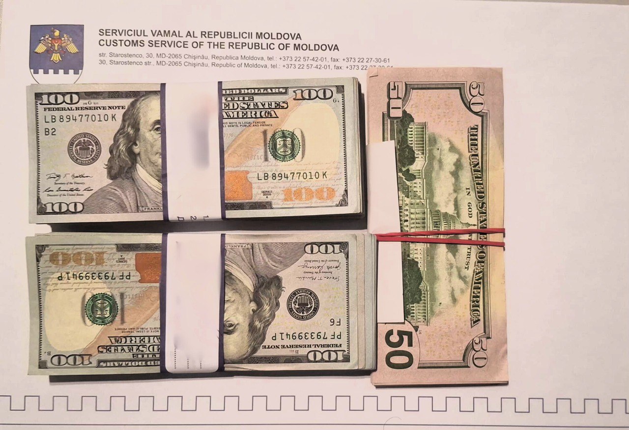 FOTO // A încercat să intre în R. Moldova cu peste 22,5 mii de dolari fără să-i declare. Un cetățean străin, documentat