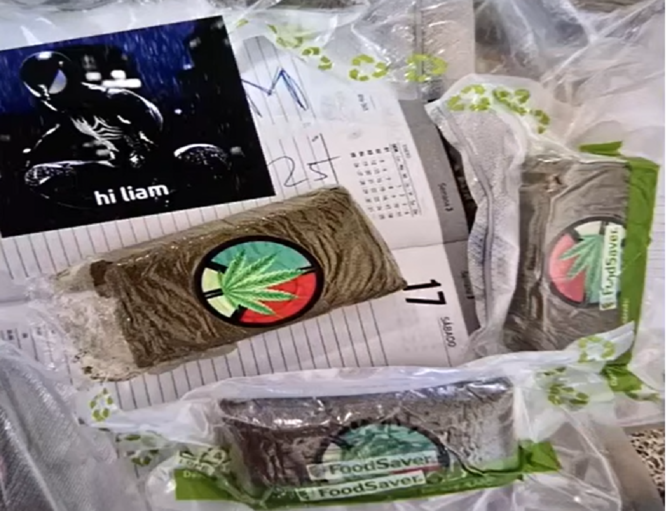 VIDEO // Plasa droguri în ascunzișuri din Chișinău. Un minor, cercetat de oamenii legii