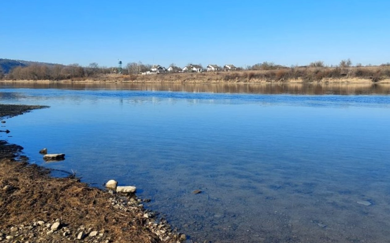 Chișinăul cere ajutorul UE după poluarea Nistrului. A fost solicitată activarea Mecanismului de Protecție Civilă