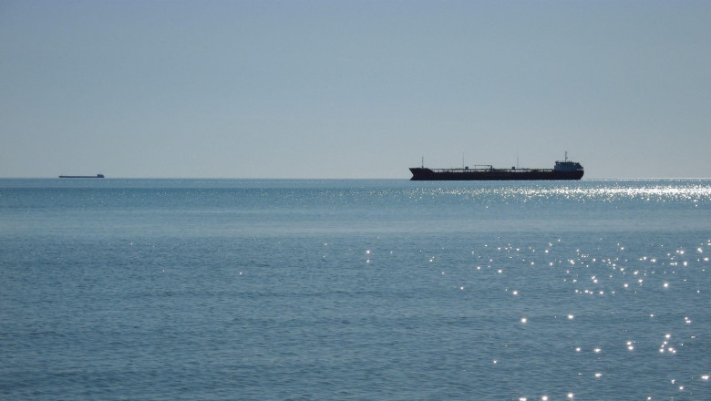 Doar 77 de nave au traversat Strâmtoarea Ormuz de la începutul războiului, majoritatea din „flote fantomă”