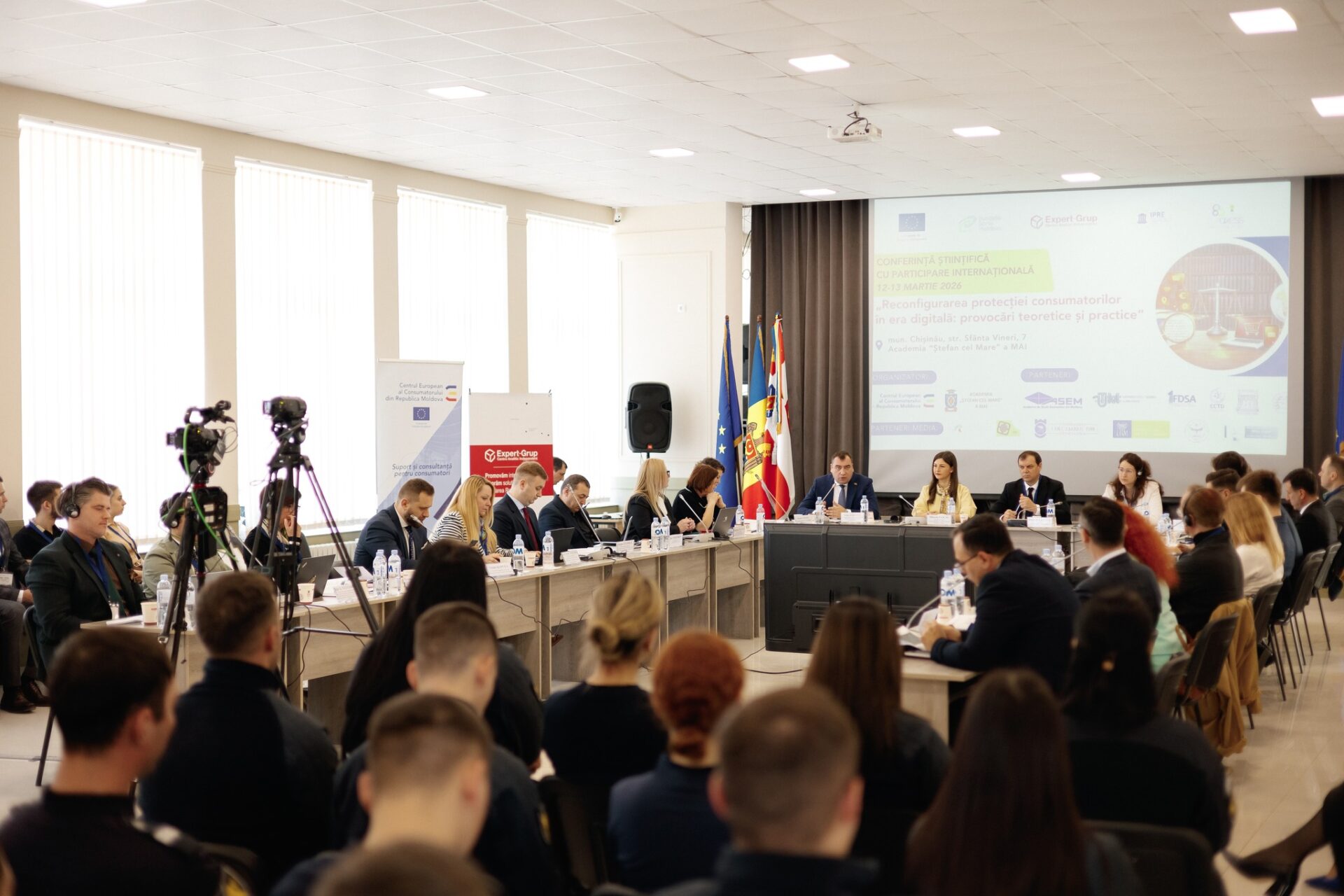 Riscurile online pentru consumatori, discutate de experți din mai multe țări la Chișinău