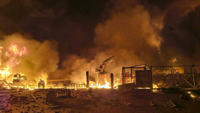 VIDEO // Atac rusesc „masiv” asupra Kievului: cel puțin patru persoane au murit, mai multe clădiri au fost lovite