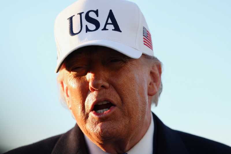 Trump amenință că va ataca rețeaua petrolieră iraniană de pe insula Kharg dacă transportul maritim rămâne blocat