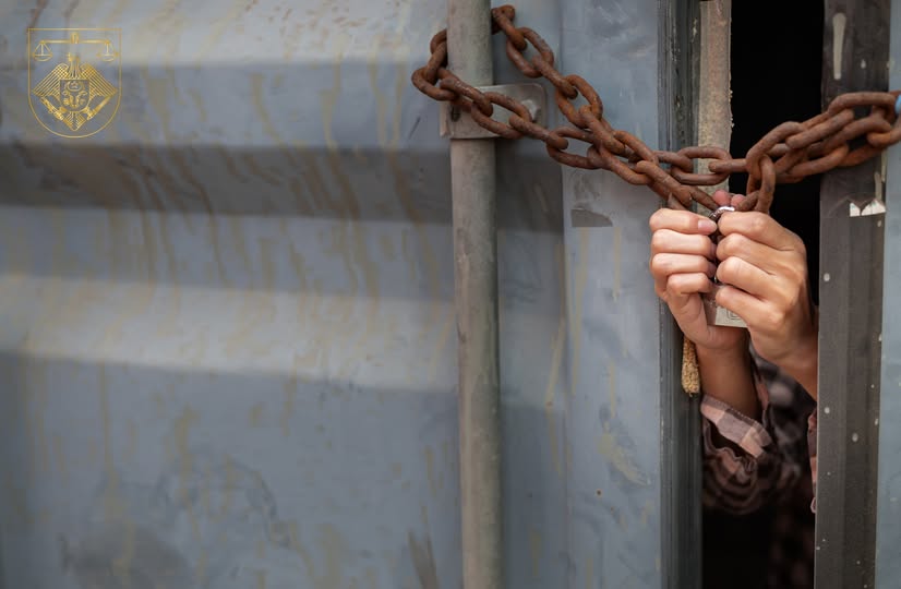 Proprietarul unei ferme din Glodeni a fost arestat după ce ar fi bătut un tânăr