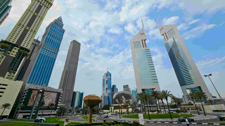 Emiratele Arabe Unite, atacate cu sute de rachete și mii de drone. De ce țara este ținta principală a Iranului