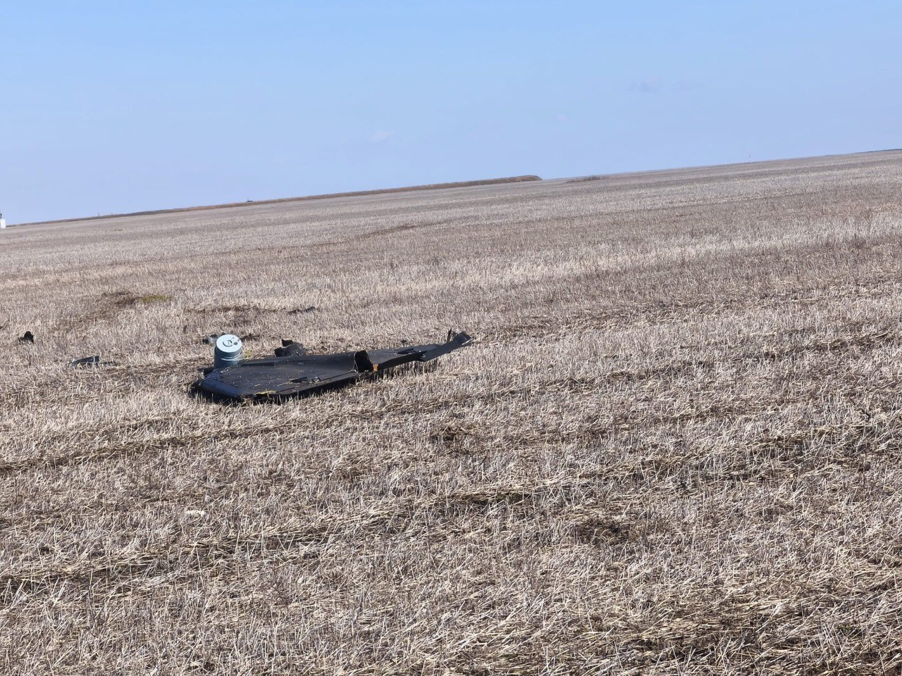 Încă o dronă a căzut pe teritoriul R. Moldova. Fragmentele aparatului de zbor, găsite la Tudora