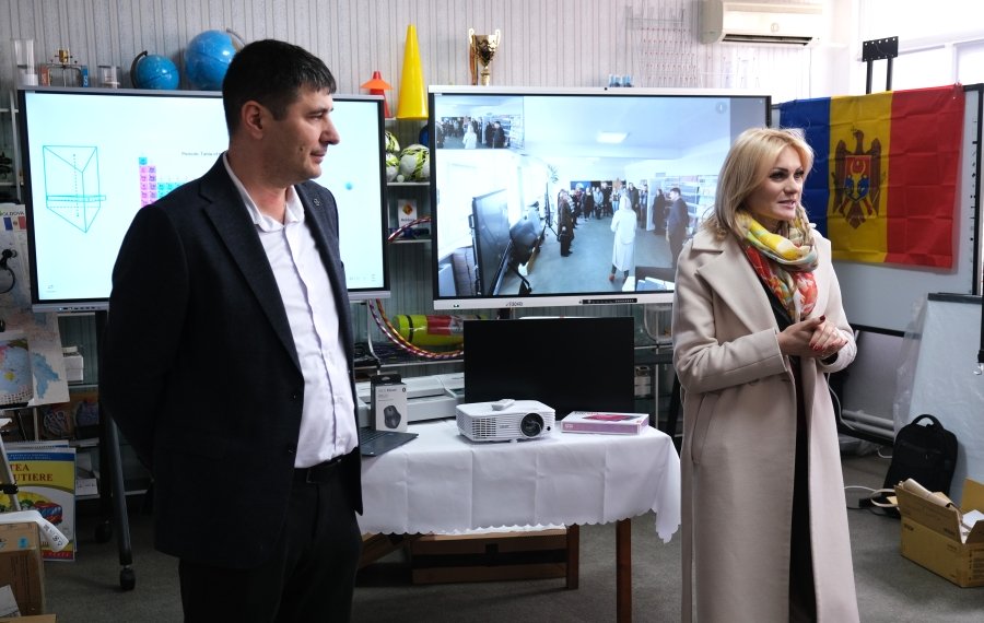 Echipamente digitale pentru circa 300 de școli și grădinițe, cu sprijinul Băncii Mondiale