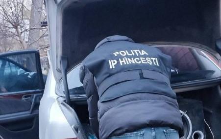 VIDEO // Au șantajat și amenințat cu arma un tânăr din Hîncești. Patru persoane, reținute pentru 72 de ore