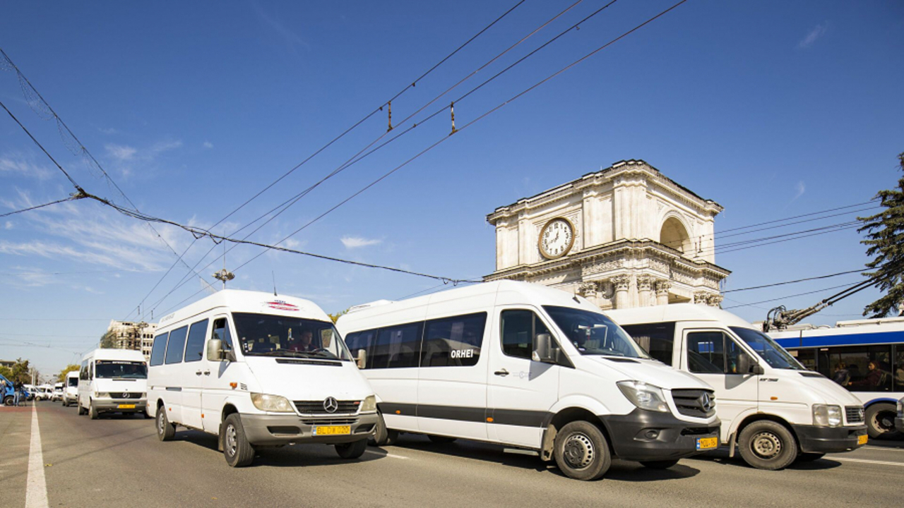 Transportatorii opresc mai multe curse regulate: Nu mai putem face față costurilor