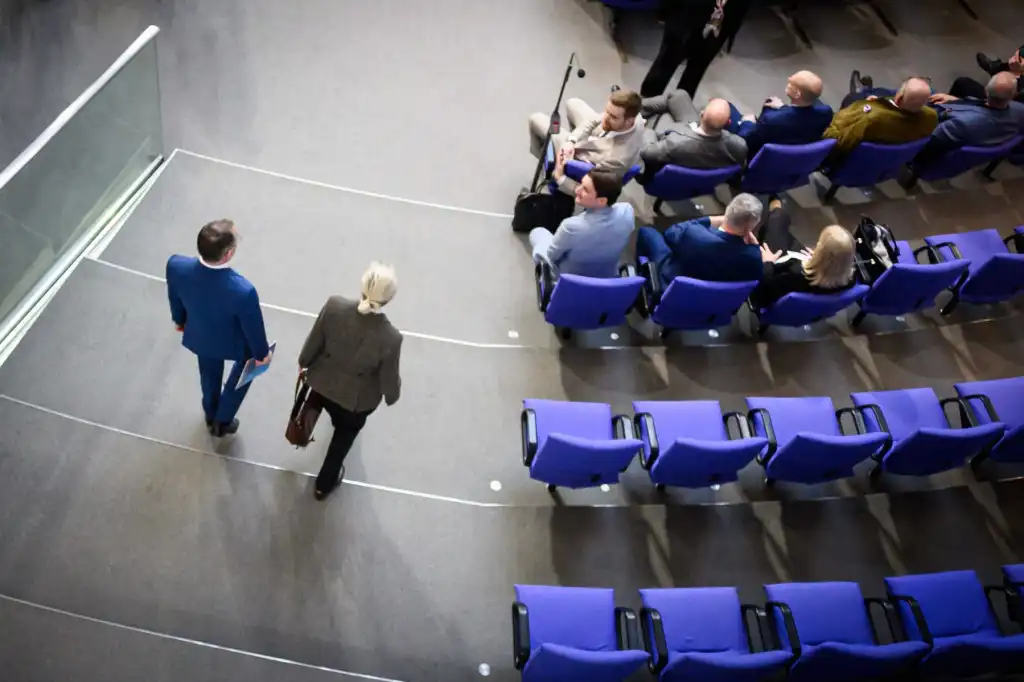 Legăturile partidului extremist german AfD cu Rusia nasc temeri privind scurgerea de informații sensibile din UE către oamenii lui Putin