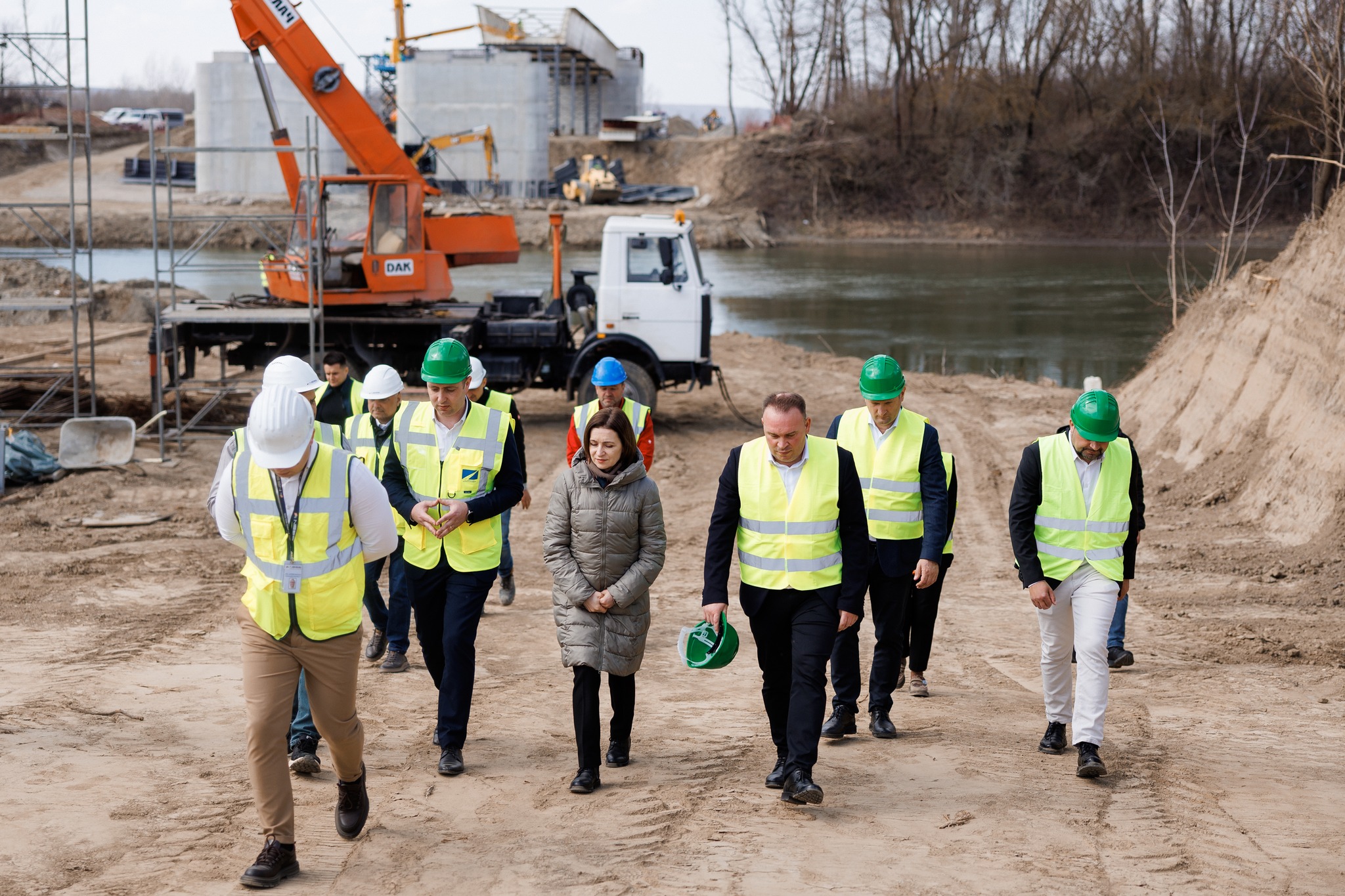 Maia Sandu a vizitat șantierul Podului de Flori: Creștem conectivitatea și apropiem R. Moldova de spațiul european