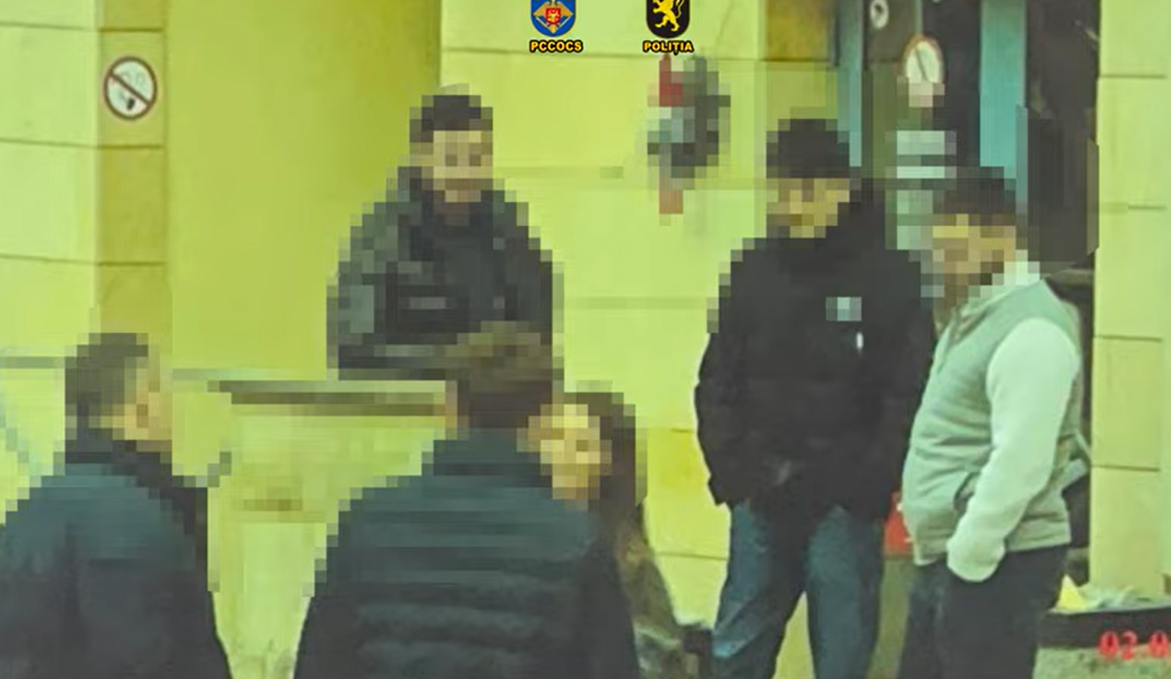 VIDEO // Cinci tineri din Chișinău, reținuți pentru escrocherii cu criptomonede