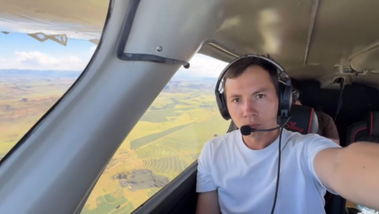 „Prostia nu are limite”. Un blogger rus a murit, după ce avionul în care zbura a fost confundat cu o dronă de către o antiaeriană