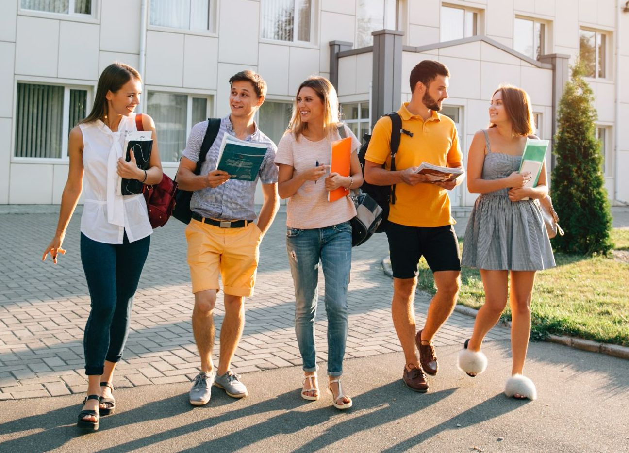 Proiecte locale dezvoltate de 25 de tineri, premiate la finalul programului Civic LAB 2.0