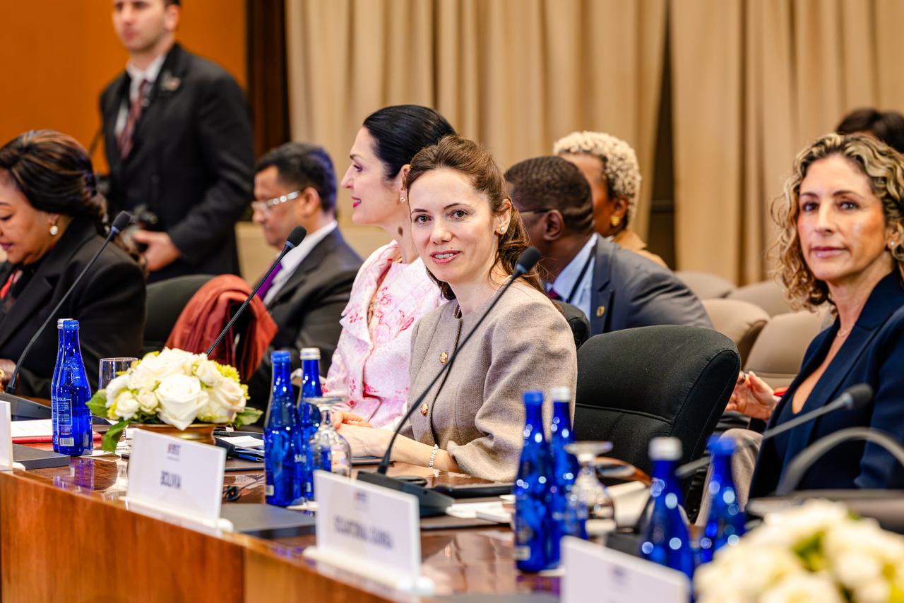 Summitul „Pregătind viitorul împreună” // Mirabela Grădinaru, alături de Brigitte Macron și Olena Zelenska