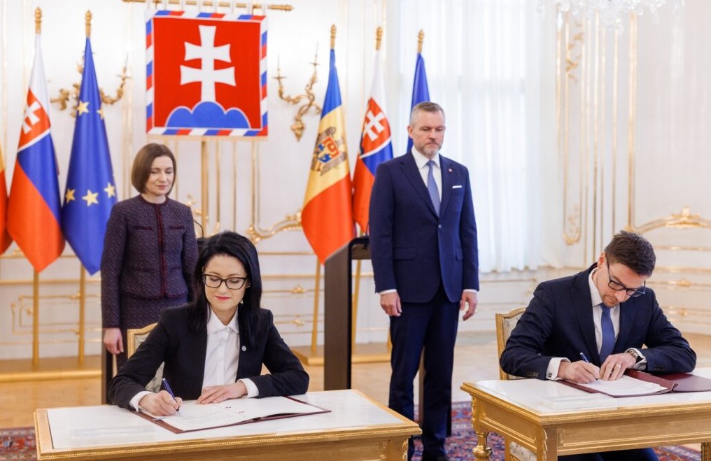 Vești bune pentru moldovenii din Slovacia. Chișinăul și Bratislava au semnat Acordul de securitate socială