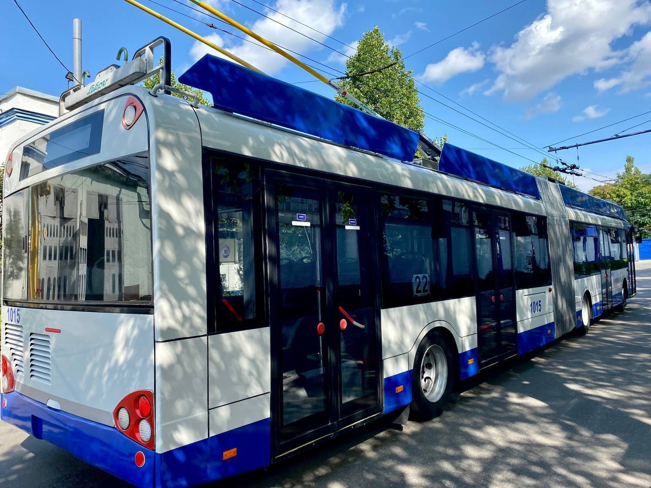 Focuri de armă în sectorul Buiucani. Persoane necunoscute ar fi tras asupra unui troleibuz