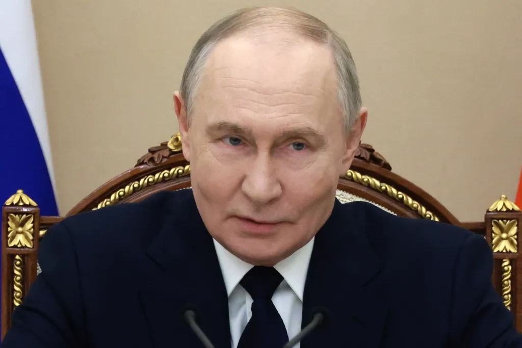 Vladimir Putin i-a adunat pe oligarhii ruși într-o ședință cu ușile închise ca să stoarcă bani de la ei. Ce se știe despre întâlnire