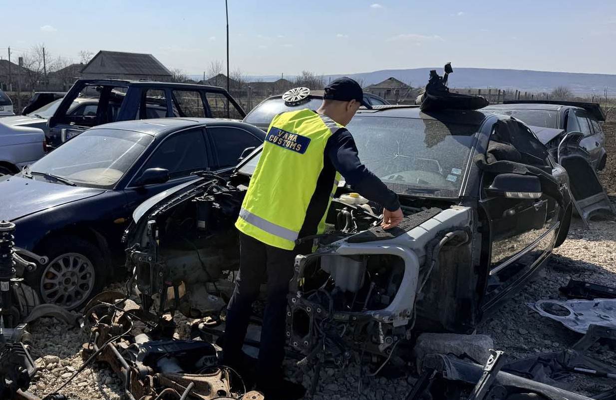 Business în Orhei. Vameșii au depistat 4 autovehicule străine, dezmembrate și scoase ilegal la vânzare