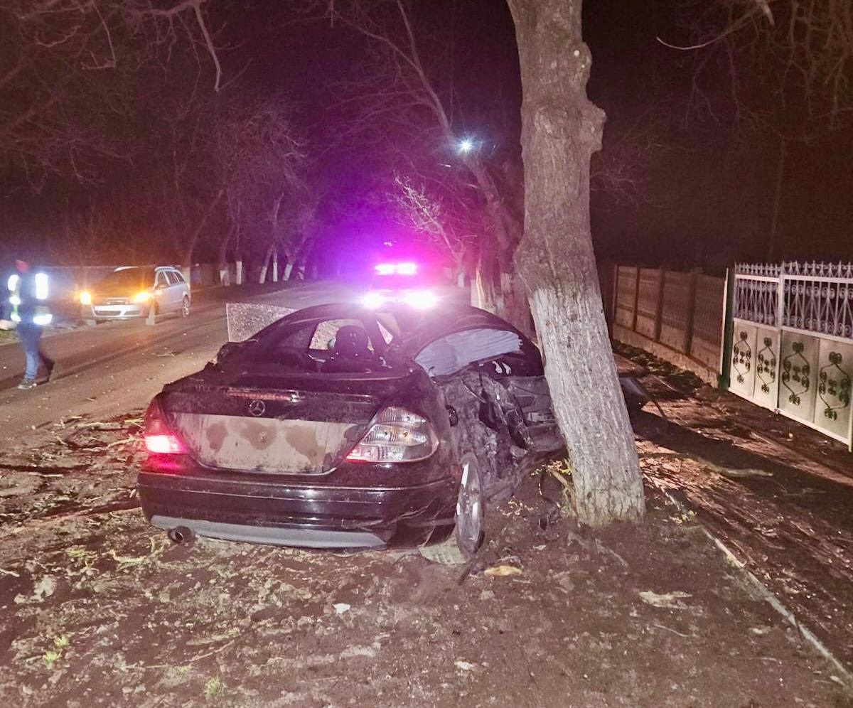 FOTO // Grav accident în Ștefan Vodă. Un bărbat și-a pierdut viața