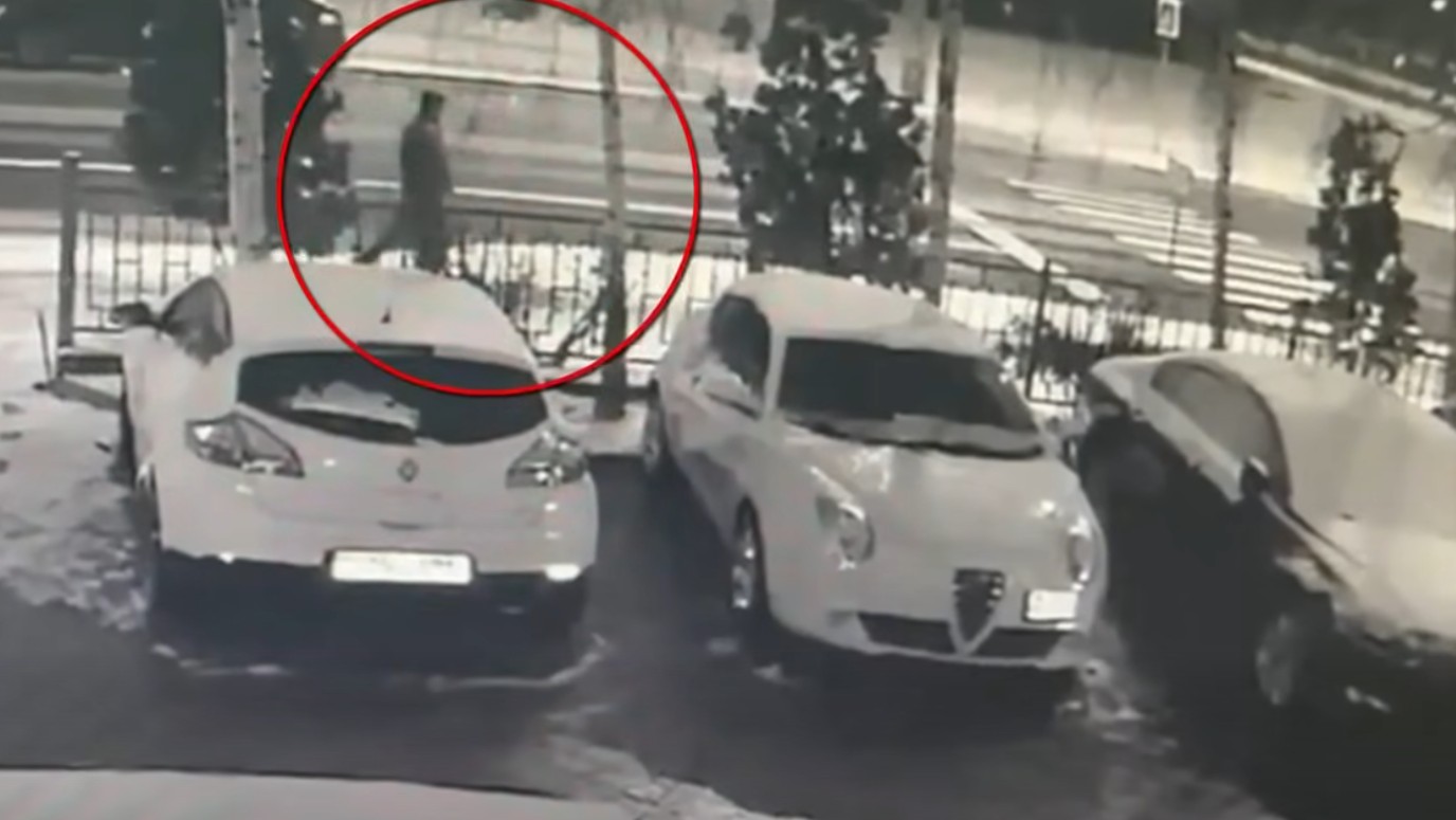 VIDEO // Furt de proporții în Chișinău. Doi suspecți, reținuți după ce au sustras bani și bijuterii de peste 650 de mii de lei