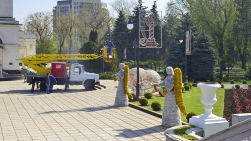 Decorul pascal revine în Scuarul Catedralei