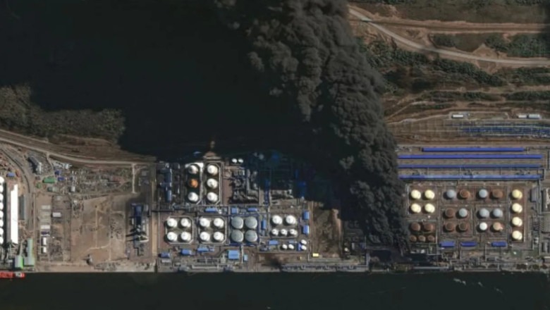 Imagini din satelit arată incendii de proporții la instalațiile petroliere rusești, după atacuri repetate ale ucrainenilor