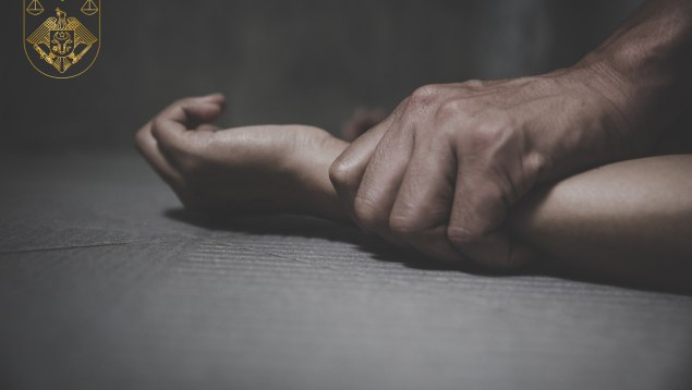 Și-a violat ore în șir vecina, după ce aceasta a refuzat să bea cu el. Un bărbat, condamnat la 9 ani de închisoare