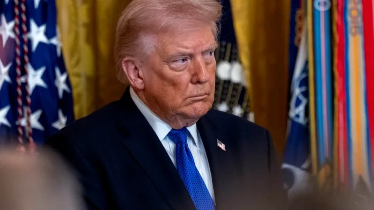 Donald Trump susţine că Iranul i-a solicitat un armistiţiu