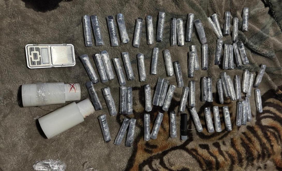 VIDEO // Trei traficanți de droguri, reținuți de polițiști. Substanțe narcotice în valoare de 250 mii lei, ridicate