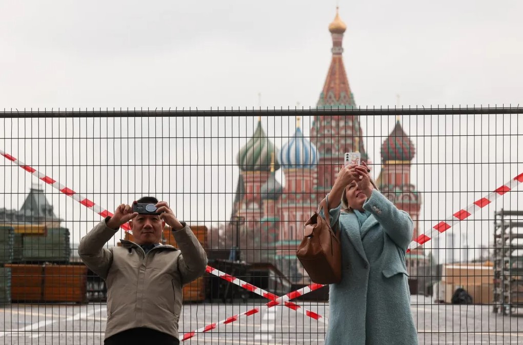 Probleme pentru turiști și cumpărători la Moscova, după ce sistemul de plăți a încetat să funcționeze