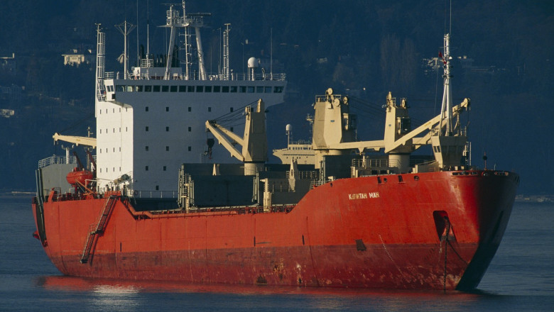 „O amenințare semnificativă”. Suedia a reținut un petrolier rus care deversa petrol în Marea Baltică