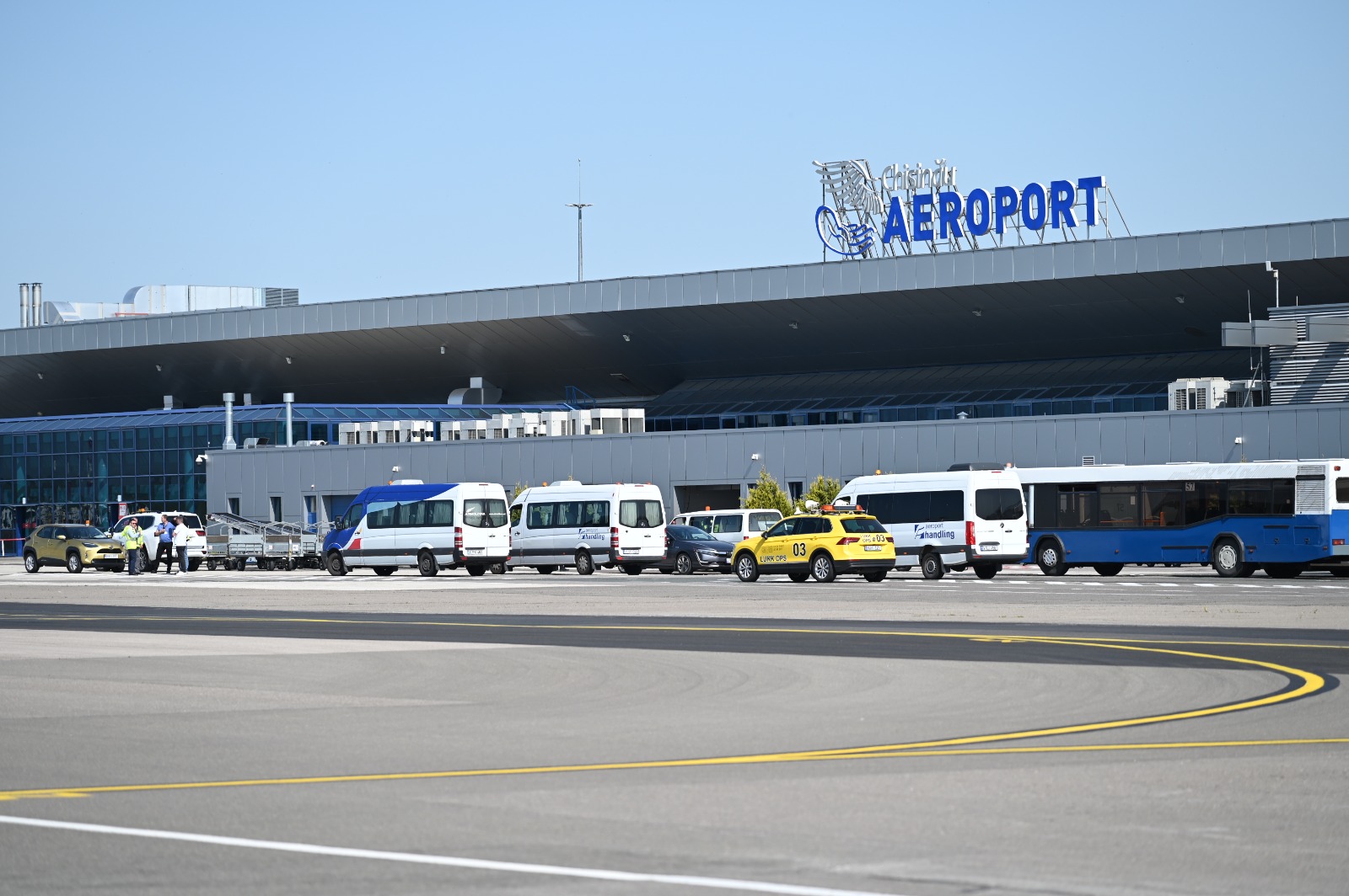 Alertă cu bombă la Aeroport! Polițiștii de frontieră au evacuat pasagerii și personalul